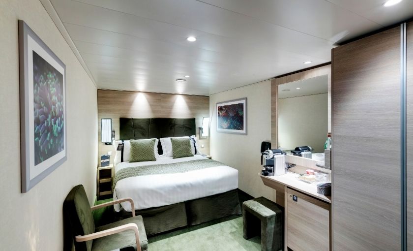 MSc yacht club suite YH1