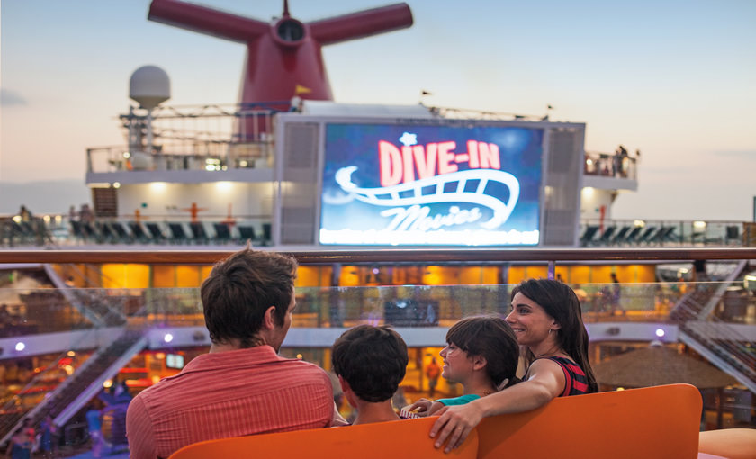 Drive in bioscoop aan boord van een cruise van AIDA