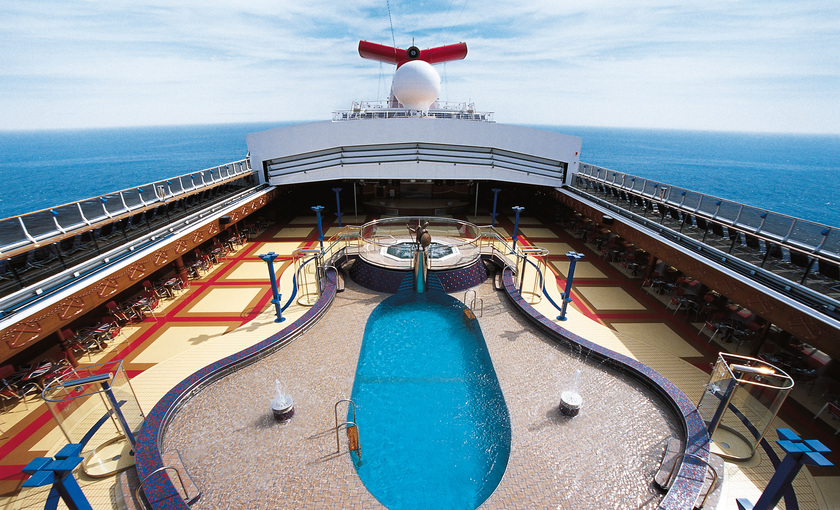Zwembad bij cruiseschip Carnival Miracle
