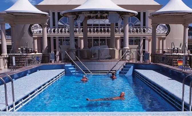 Een tivoli thema zwembad op de norwegian Spirit