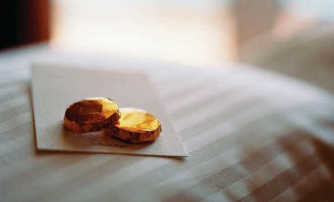 Een chocolaatje op het bed op de MS Zuiderdam