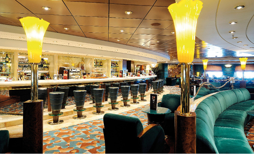 Een bar op de MSC Orchestra