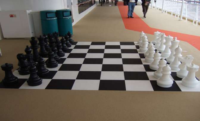 Een groot schaakspel op de Norwegian Gem van NCL