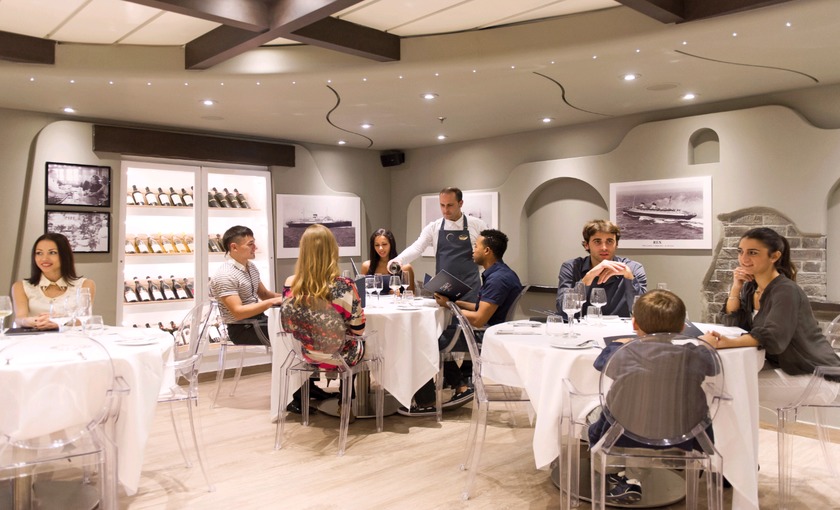 Een restaurant op de MSC Divina