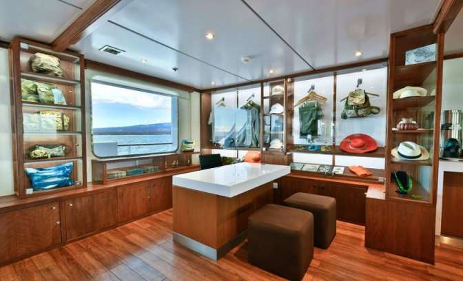 Een boetiek op de Celebrity Xperience