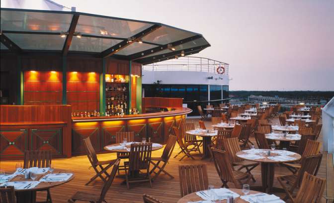 Een terras op de Celebrity Millennium van Celebrity Cruises