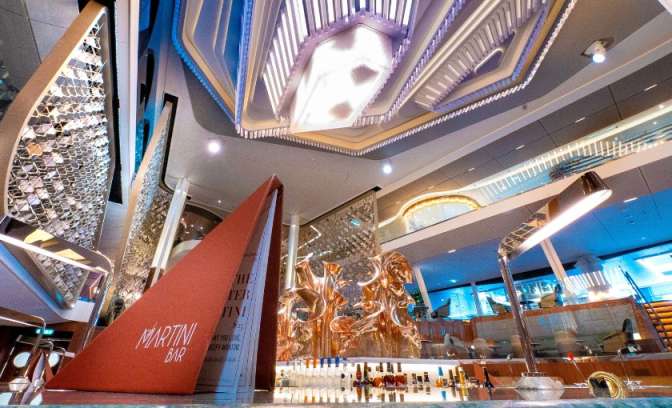 Martini bar Celebrity Beyond