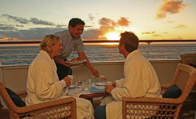 butler service aan boord van luxe cruiseschip Seadream