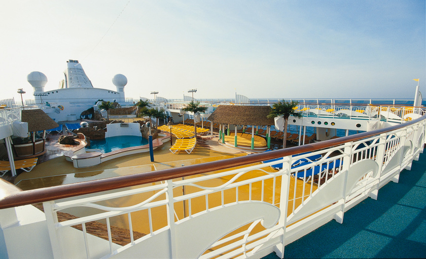 AIDAaura pooldeck AIDA cruises prijzen