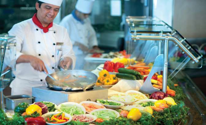 Restaurant aan boord van schip Carnival Pride